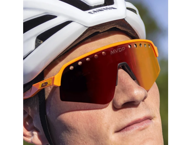 OAKLEY SUTRO LITE SWEEP 超美品　試着程度 Oakley「Sutro Lite」レビュー：トレンディだけど普遍的なアイ