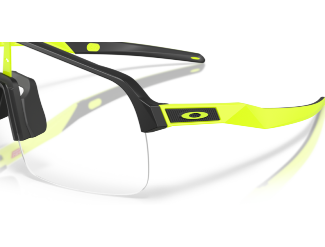 Päikeseprillid OAKLEY Sutro Lite Matte Black Clear